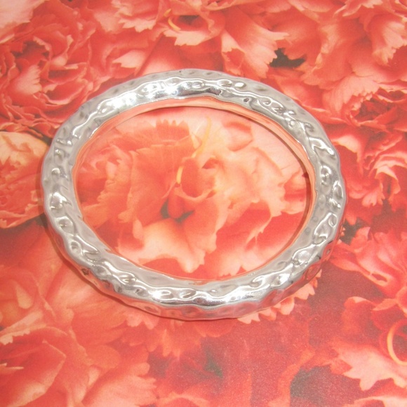 Silpada Jewelry - Thick Chunky Silpada  Hammered Oval Bangle